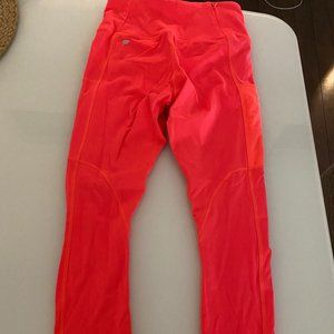 Fabletics Motion 365 Set (Crop & 7/8 Leggings)